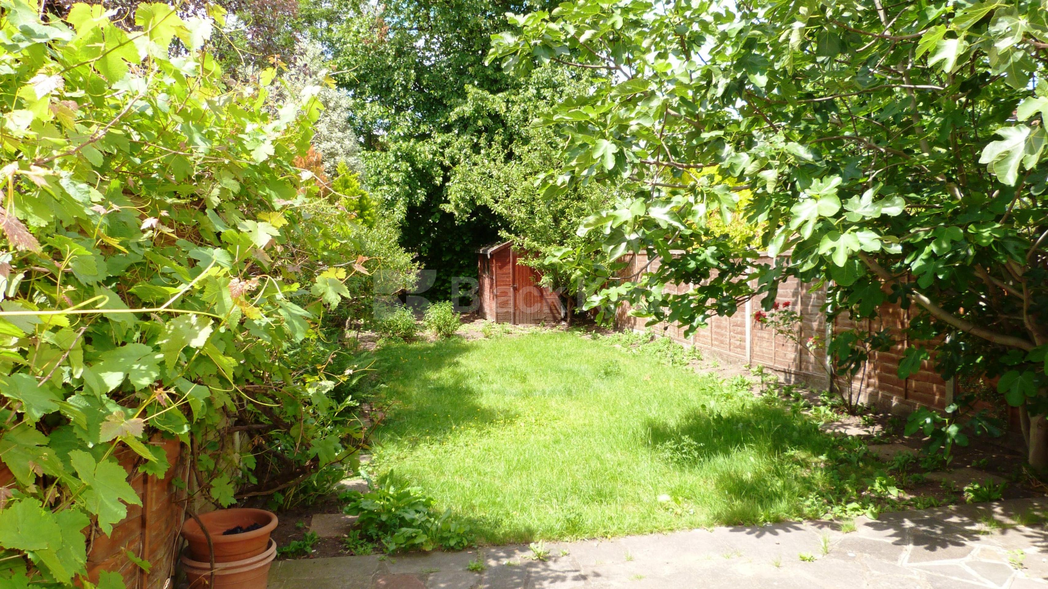 			Amazing House !, 4 Bedroom, 1 bath, 1 reception House			 Springcroft Avenue, EAST FINCHLEY N2 N2