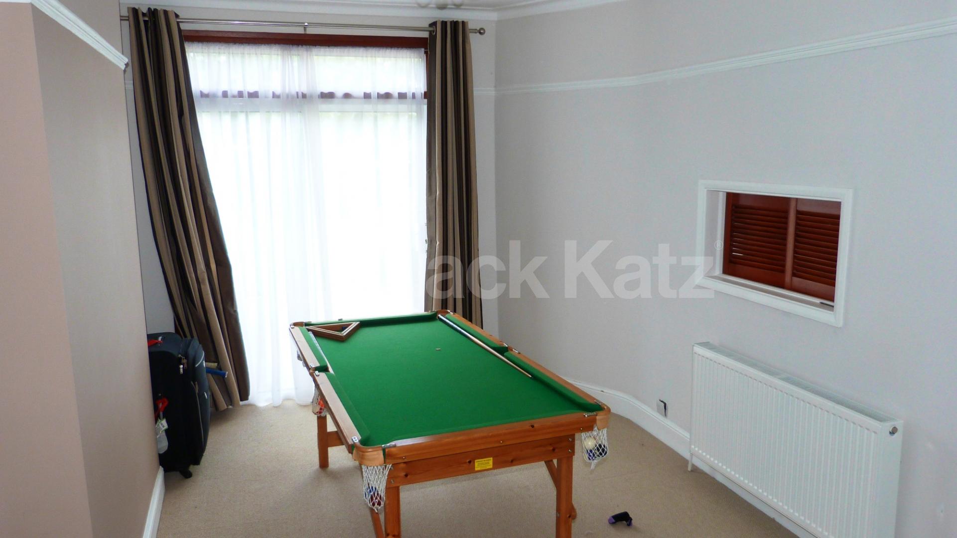 			Amazing House !, 4 Bedroom, 1 bath, 1 reception House			 Springcroft Avenue, EAST FINCHLEY N2