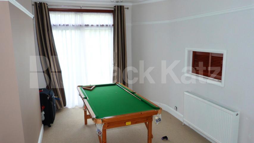 			Amazing House !, 4 Bedroom, 1 bath, 1 reception House			 Springcroft Avenue, EAST FINCHLEY N2