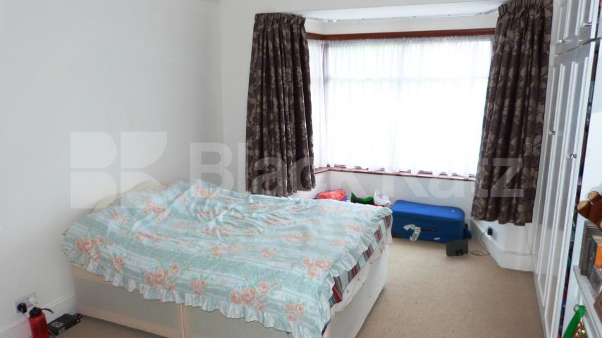 			Amazing House !, 4 Bedroom, 1 bath, 1 reception House			 Springcroft Avenue, EAST FINCHLEY N2