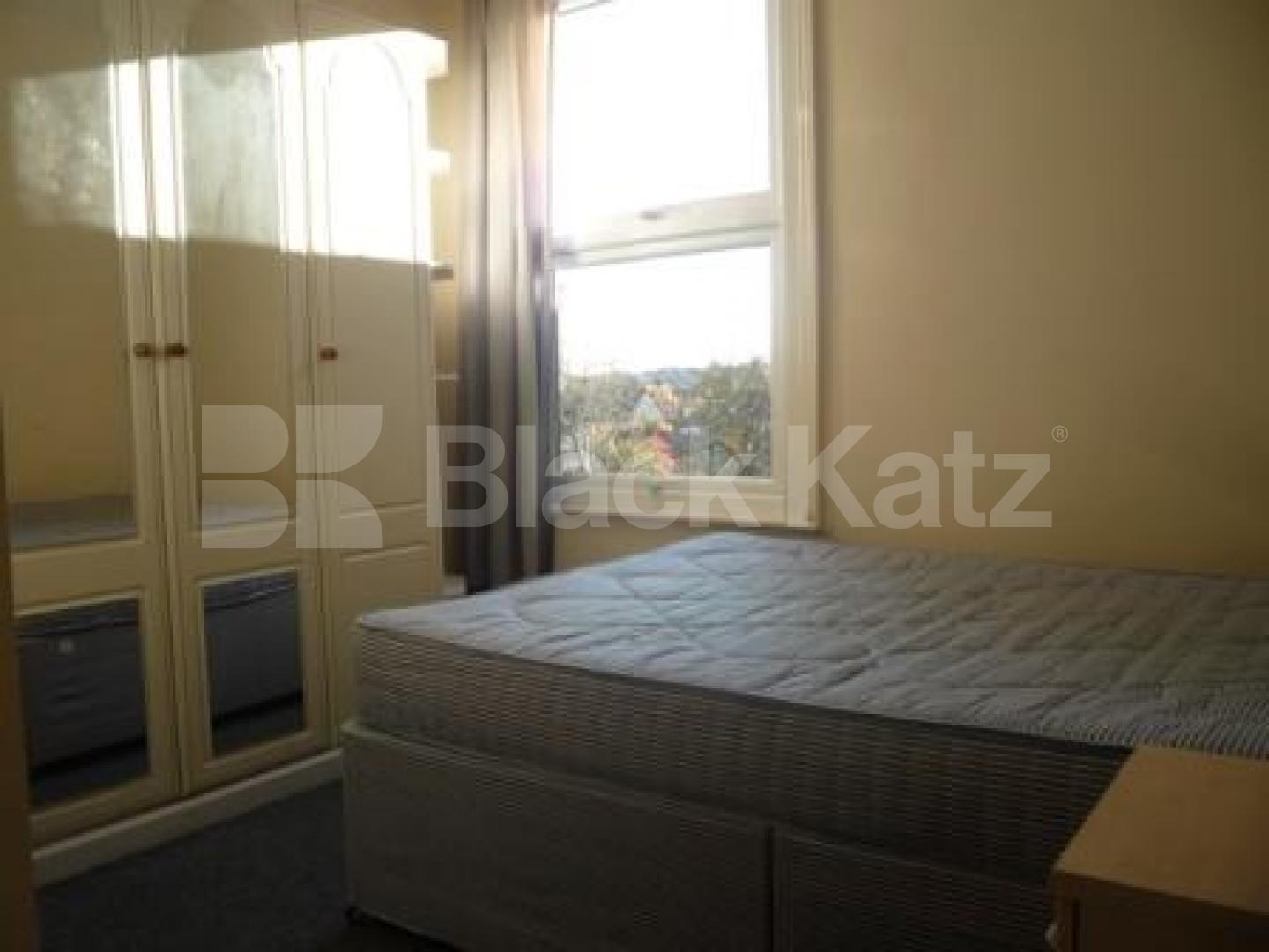 			3 bed Victorian Conversion moments from the Tube station, 3 Bedroom, 1 bath, 1 reception Flat			 Limes Avenue, Arnos Grove