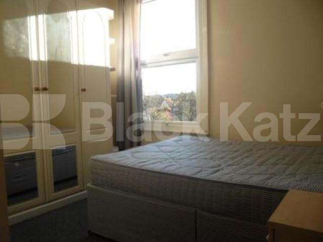 			3 bed Victorian Conversion moments from the Tube station, 3 Bedroom, 1 bath, 1 reception Flat			 Limes Avenue, Arnos Grove