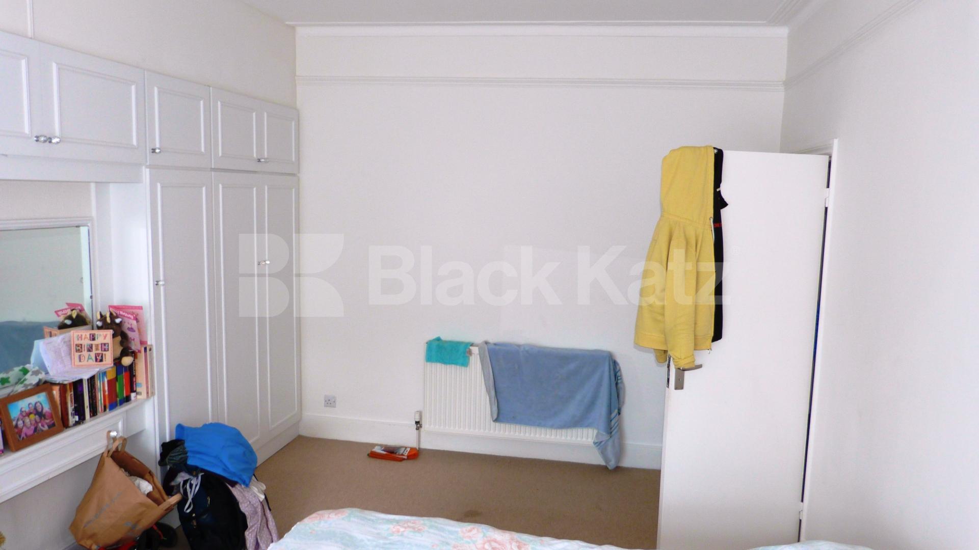 			Amazing House !, 4 Bedroom, 1 bath, 1 reception House			 Springcroft Avenue, EAST FINCHLEY N2