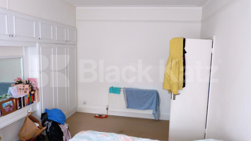 			Amazing House !, 4 Bedroom, 1 bath, 1 reception House			 Springcroft Avenue, EAST FINCHLEY N2