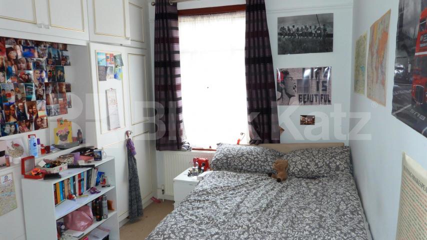 			Amazing House !, 4 Bedroom, 1 bath, 1 reception House			 Springcroft Avenue, EAST FINCHLEY N2