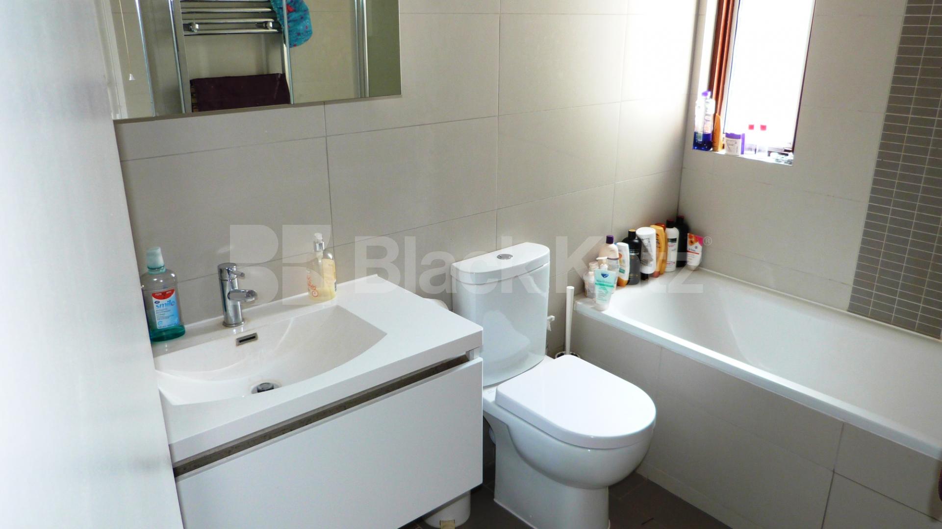 			Amazing House !, 4 Bedroom, 1 bath, 1 reception House			 Springcroft Avenue, EAST FINCHLEY N2