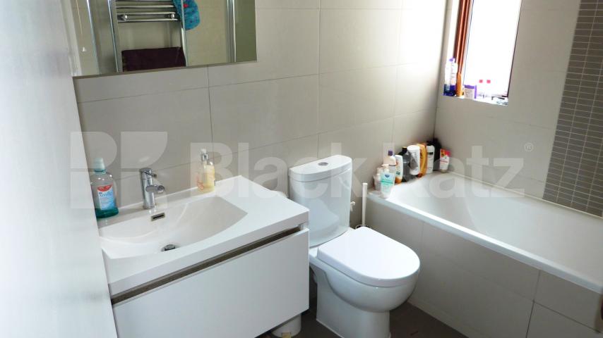 			Amazing House !, 4 Bedroom, 1 bath, 1 reception House			 Springcroft Avenue, EAST FINCHLEY N2