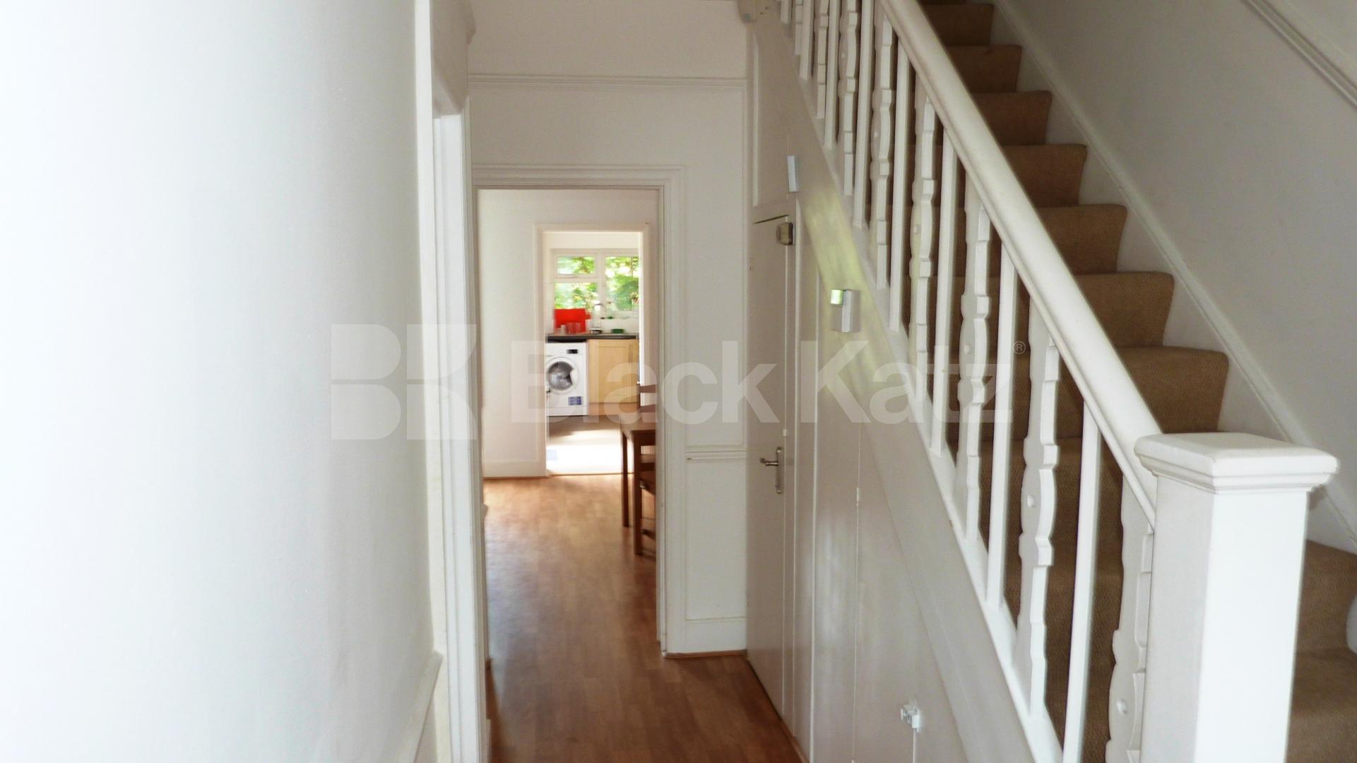 			Amazing House !, 4 Bedroom, 1 bath, 1 reception House			 Springcroft Avenue, EAST FINCHLEY N2