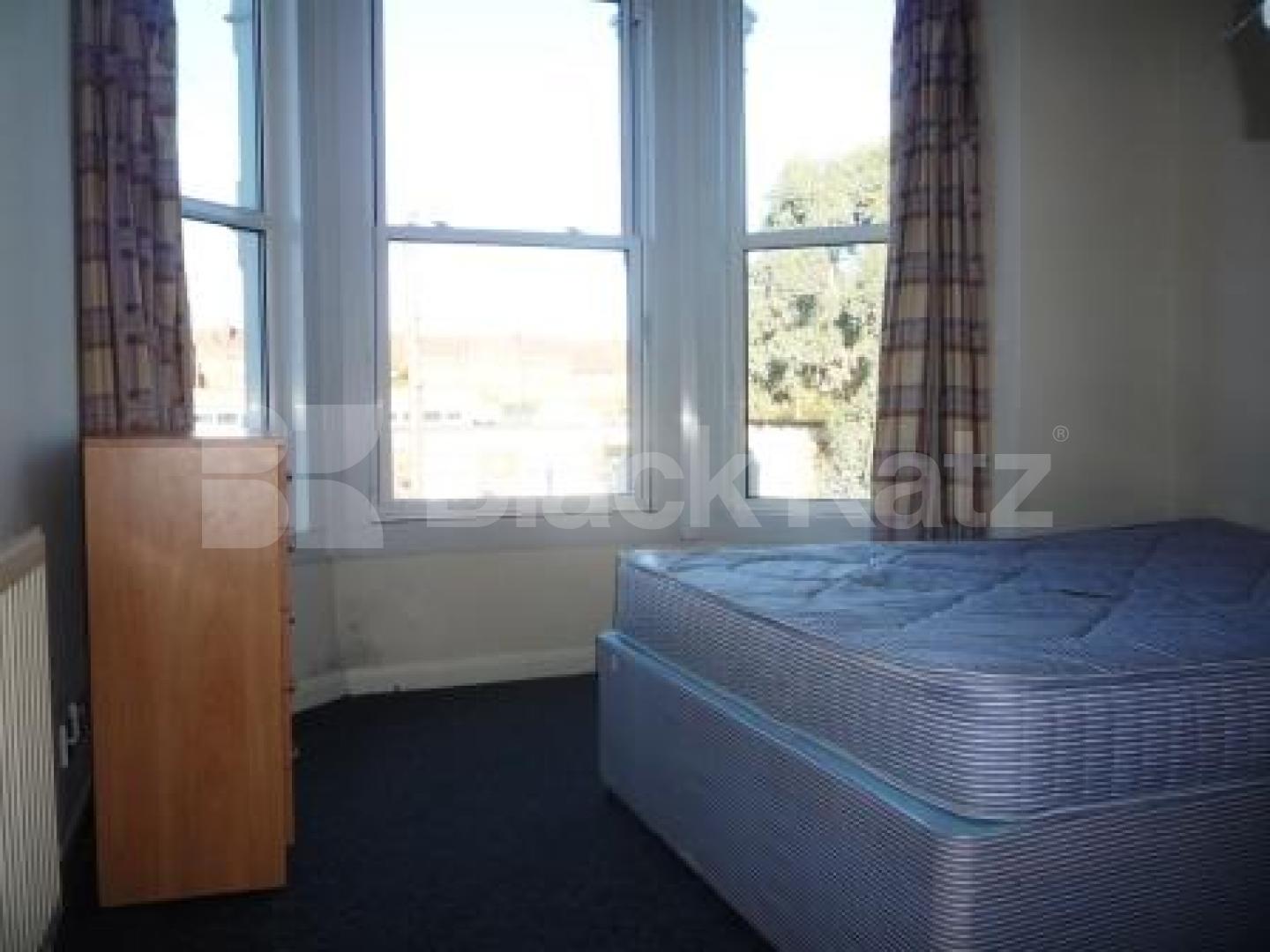 			3 bed Victorian Conversion moments from the Tube station, 3 Bedroom, 1 bath, 1 reception Flat			 Limes Avenue, Arnos Grove