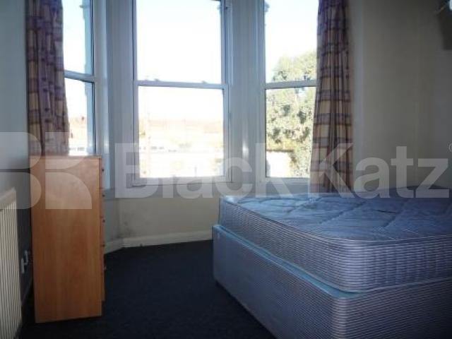 			3 bed Victorian Conversion moments from the Tube station, 3 Bedroom, 1 bath, 1 reception Flat			 Limes Avenue, Arnos Grove