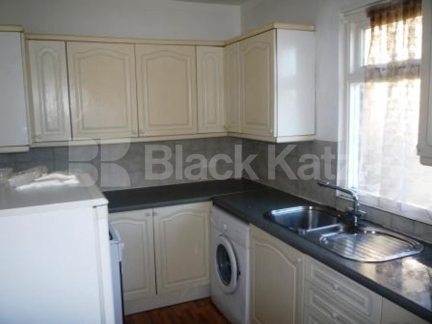 			3 bed Victorian Conversion moments from the Tube station, 3 Bedroom, 1 bath, 1 reception Flat			 Limes Avenue, Arnos Grove