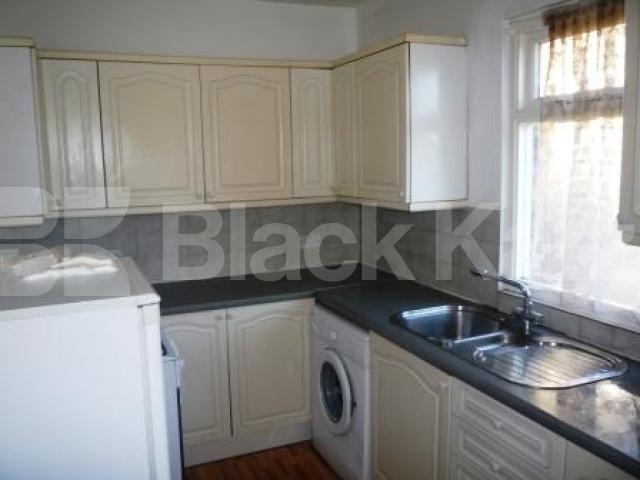 			3 bed Victorian Conversion moments from the Tube station, 3 Bedroom, 1 bath, 1 reception Flat			 Limes Avenue, Arnos Grove