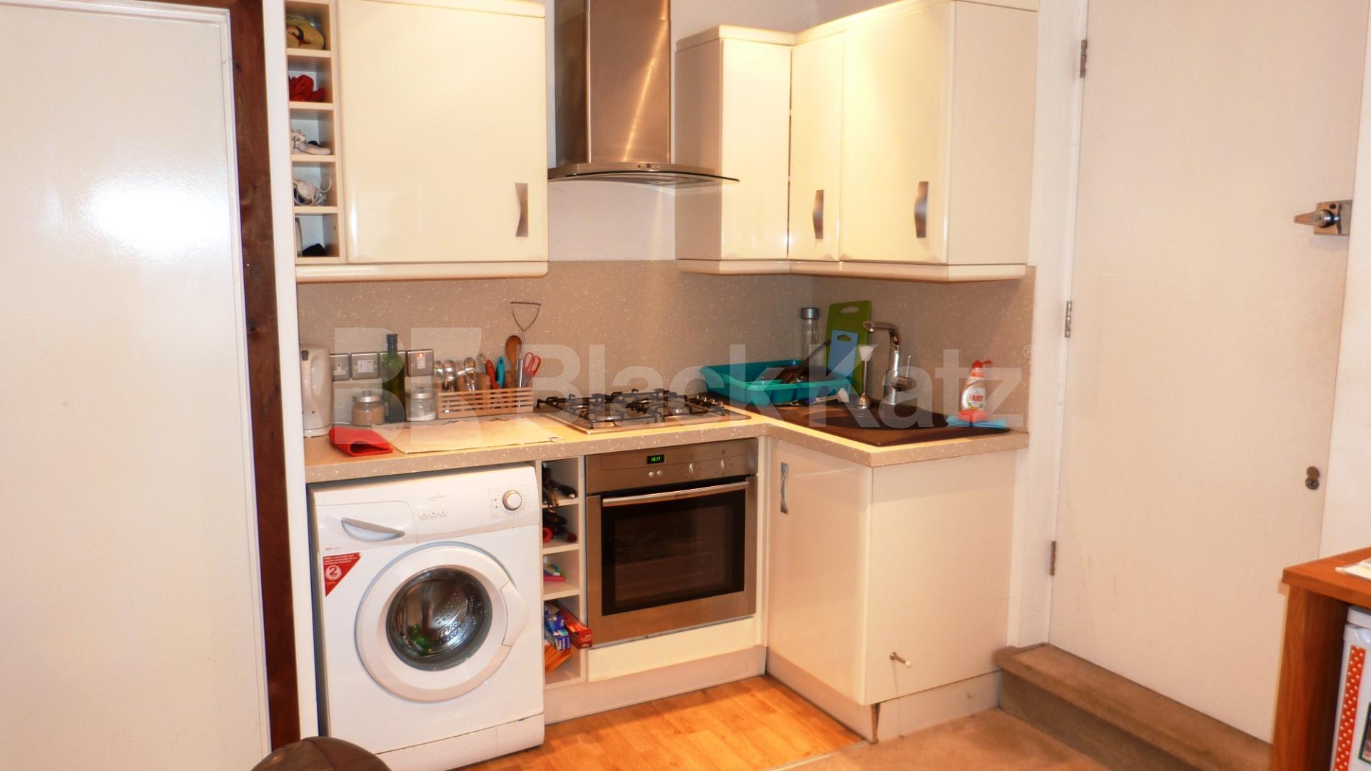 			1 Bedroom, 1 bath, 1 reception Flat			 Shaw Place, East Finchley