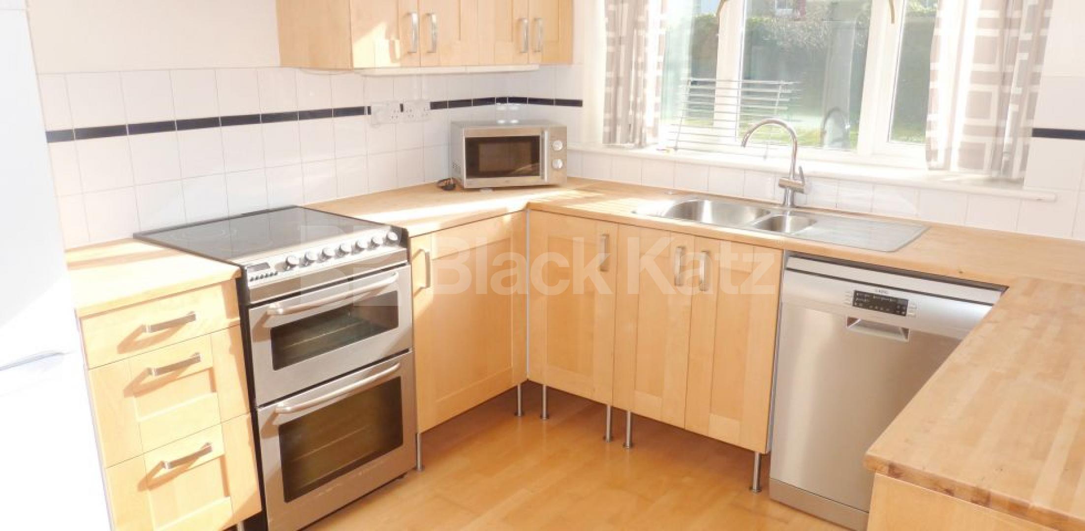 			DETACHED HOUSE, 3 Bedroom, 1 bath, 1 reception Detached House			 Antrobus Road, CHISWICK PARK