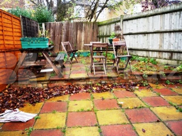 			4 Bedroom, 1 bath, 1 reception House			 Cranbrook Park, WOOD GREEN