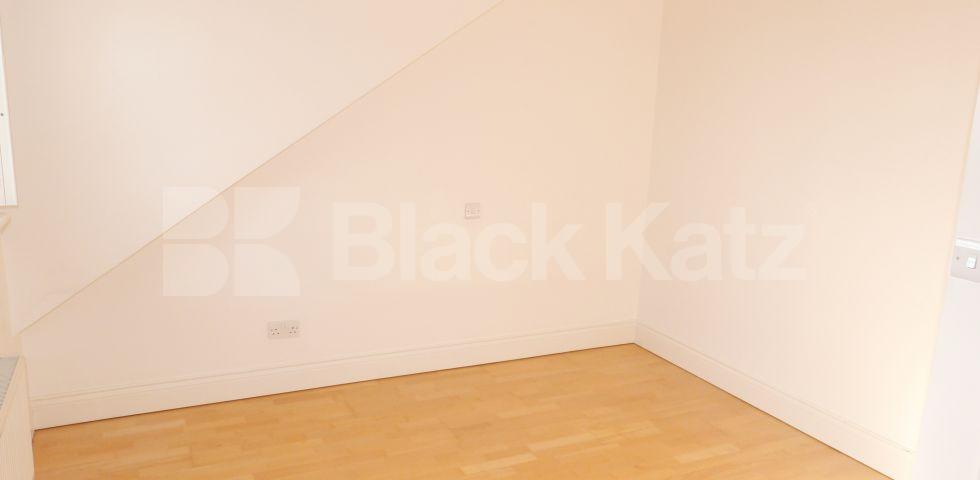 			DETACHED HOUSE, 3 Bedroom, 1 bath, 1 reception Detached House			 Antrobus Road, CHISWICK PARK