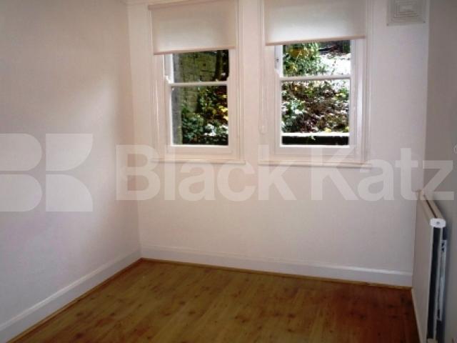 			COLERIDGE CATCHMENT AREA, 3 Bedroom, 1 bath, 1 reception Ground Floor Flat			 Crescent Road, CROUCH END