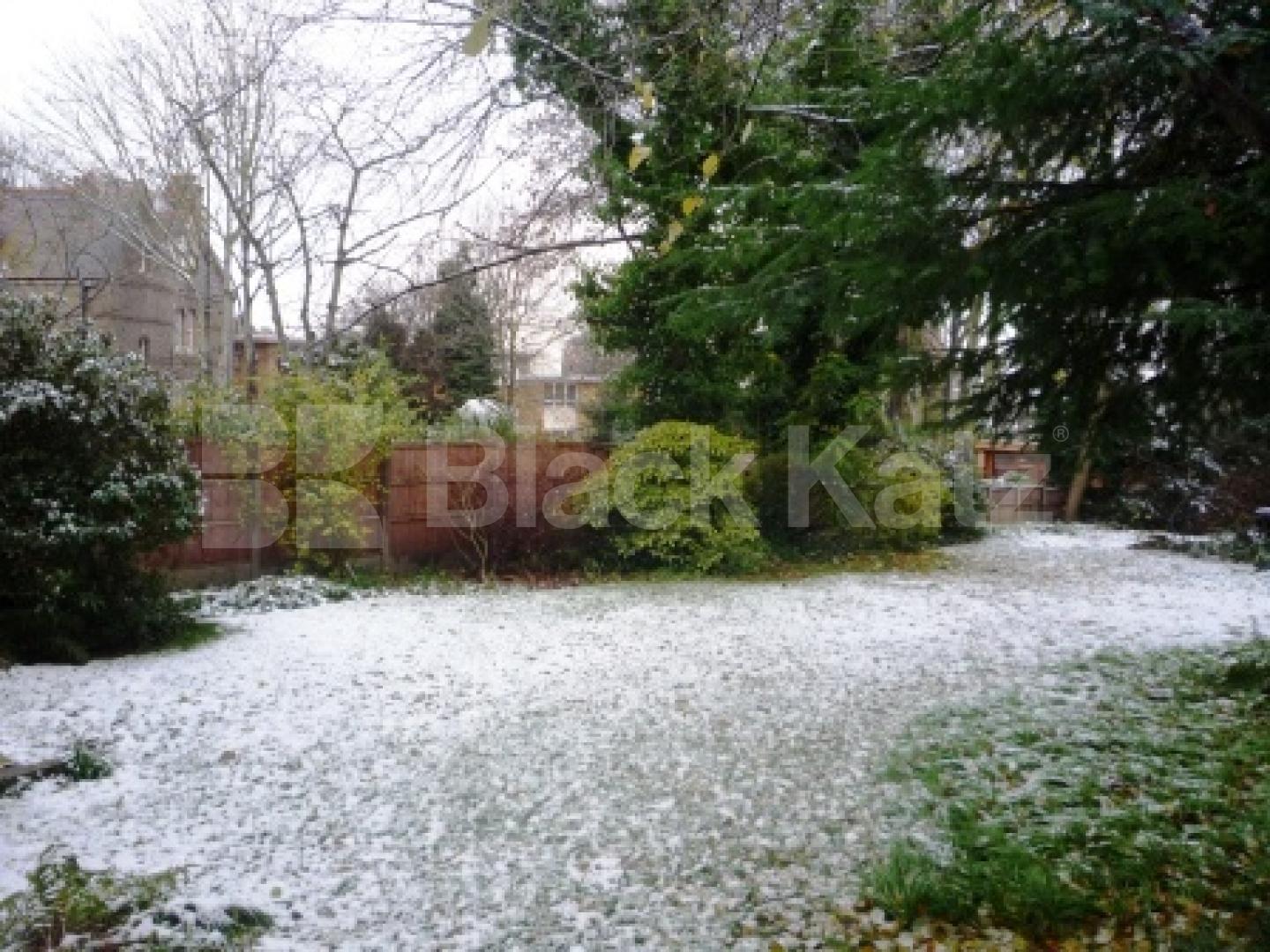 			COLERIDGE CATCHMENT AREA, 3 Bedroom, 1 bath, 1 reception Ground Floor Flat			 Crescent Road, CROUCH END