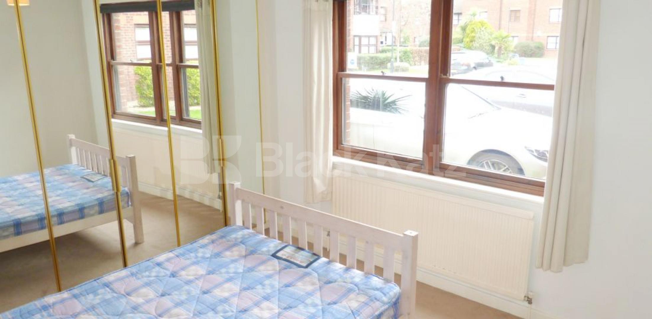 			UNDER OFFER , 1 Bedroom, 1 bath, 1 reception Flat			 Mayfield Road, SHEPHERDS BUSH / WENDELL PARK