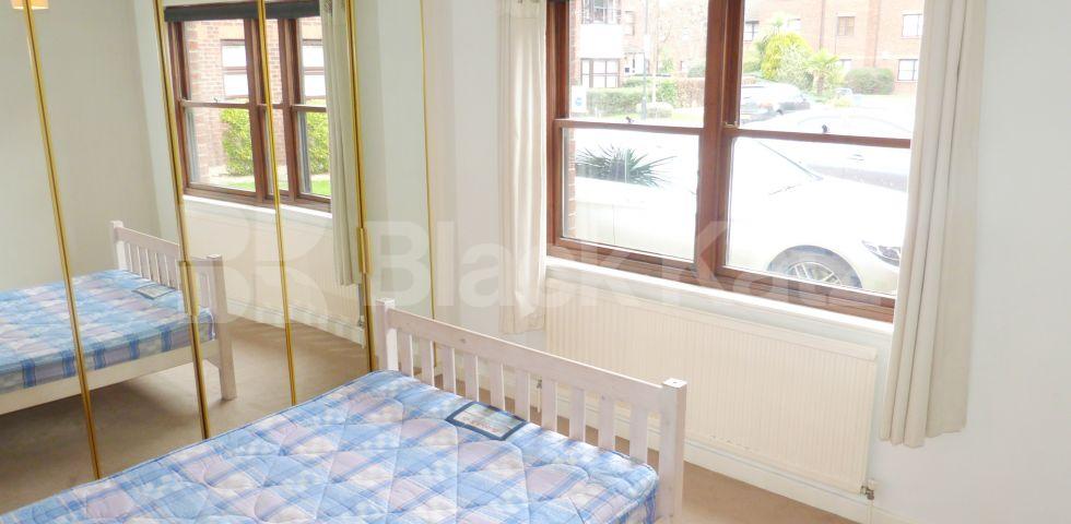 			UNDER OFFER , 1 Bedroom, 1 bath, 1 reception Flat			 Mayfield Road, SHEPHERDS BUSH / WENDELL PARK