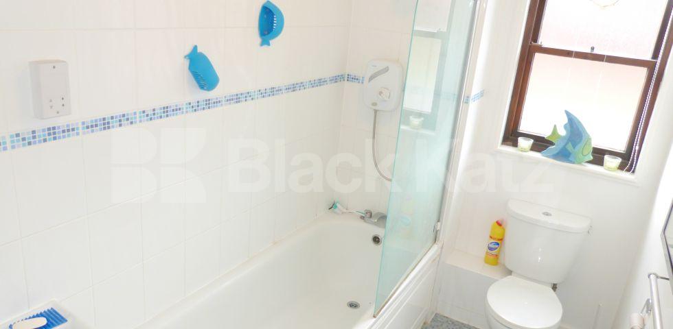 			UNDER OFFER , 1 Bedroom, 1 bath, 1 reception Flat			 Mayfield Road, SHEPHERDS BUSH / WENDELL PARK