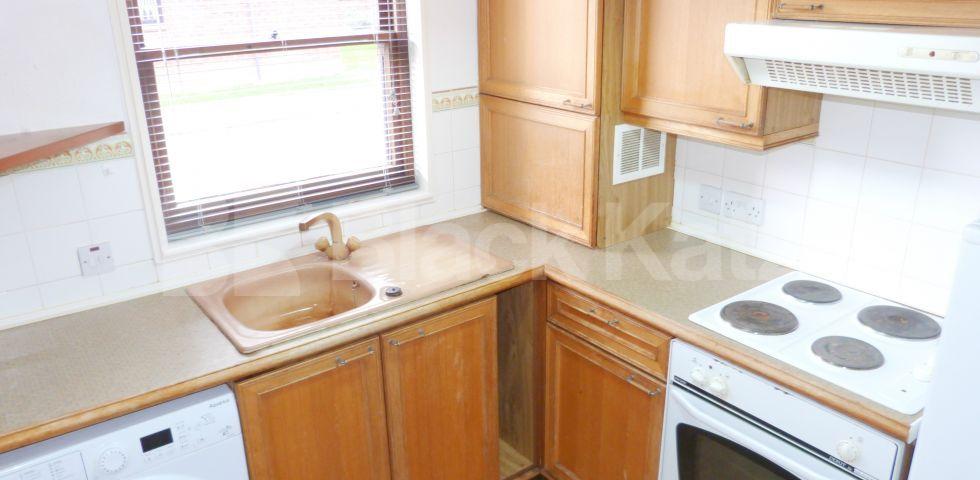 			UNDER OFFER , 1 Bedroom, 1 bath, 1 reception Flat			 Mayfield Road, SHEPHERDS BUSH / WENDELL PARK