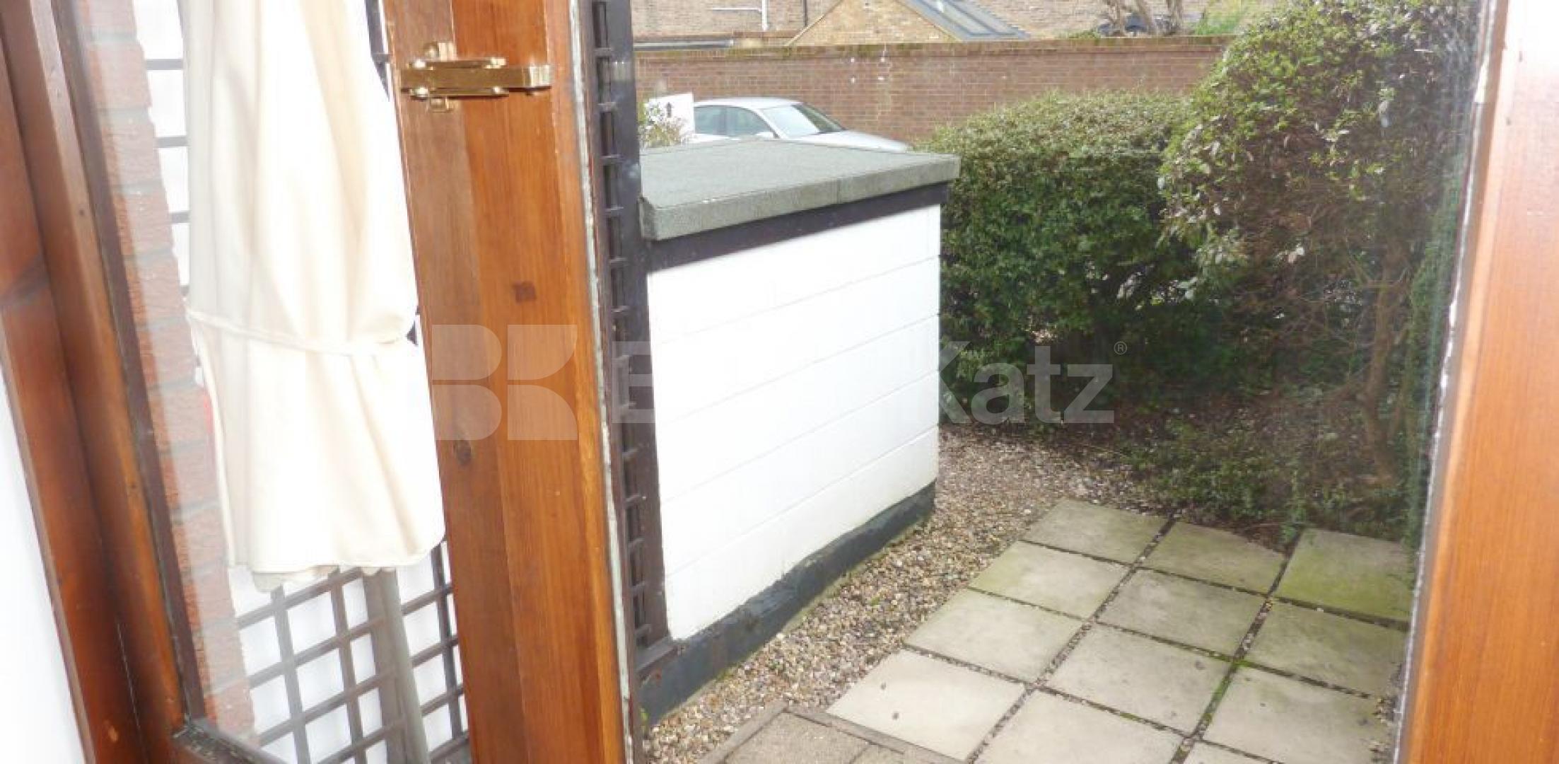 			UNDER OFFER , 1 Bedroom, 1 bath, 1 reception Flat			 Mayfield Road, SHEPHERDS BUSH / WENDELL PARK