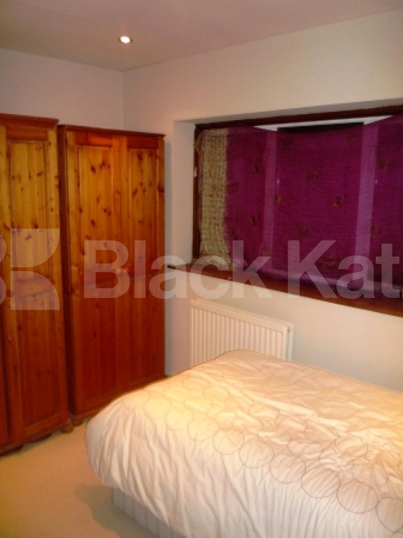 			2 Bedroom, 1 bath, 1 reception Ground Floor Flat			 Ballards Lane, North Finchley