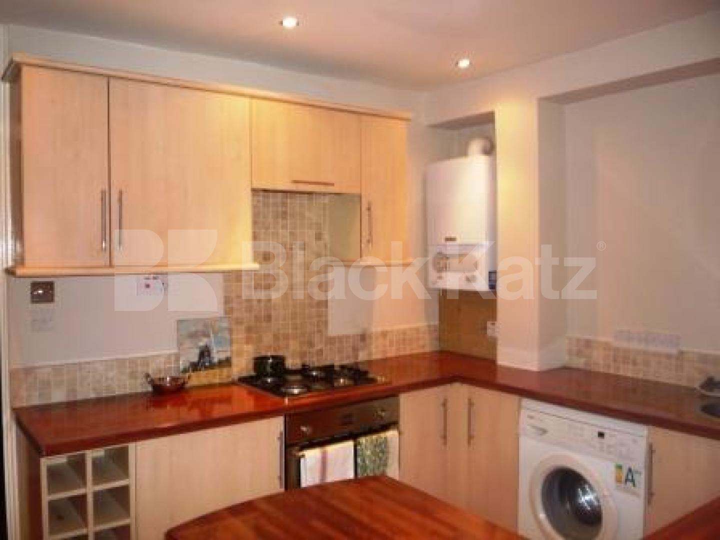 			2 Bedroom, 1 bath, 1 reception Ground Floor Flat			 Ballards Lane, North Finchley