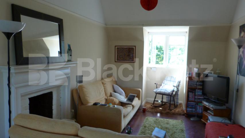 			Beautiful Property !, 3 Bedroom, 1 bath, 1 reception Flat			 Lyttelton Court, East Finchley