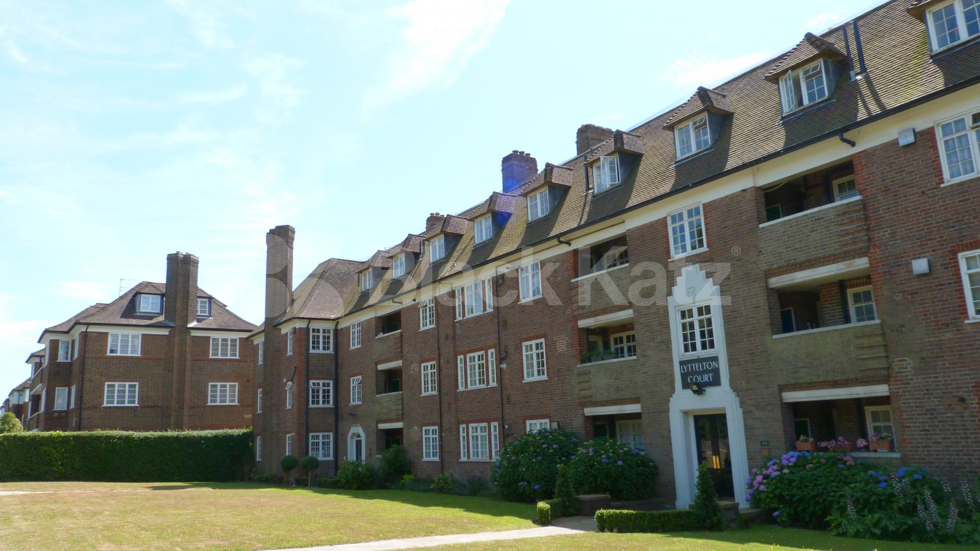 			Beautiful Property !, 3 Bedroom, 1 bath, 1 reception Flat			 Lyttelton Court, East Finchley