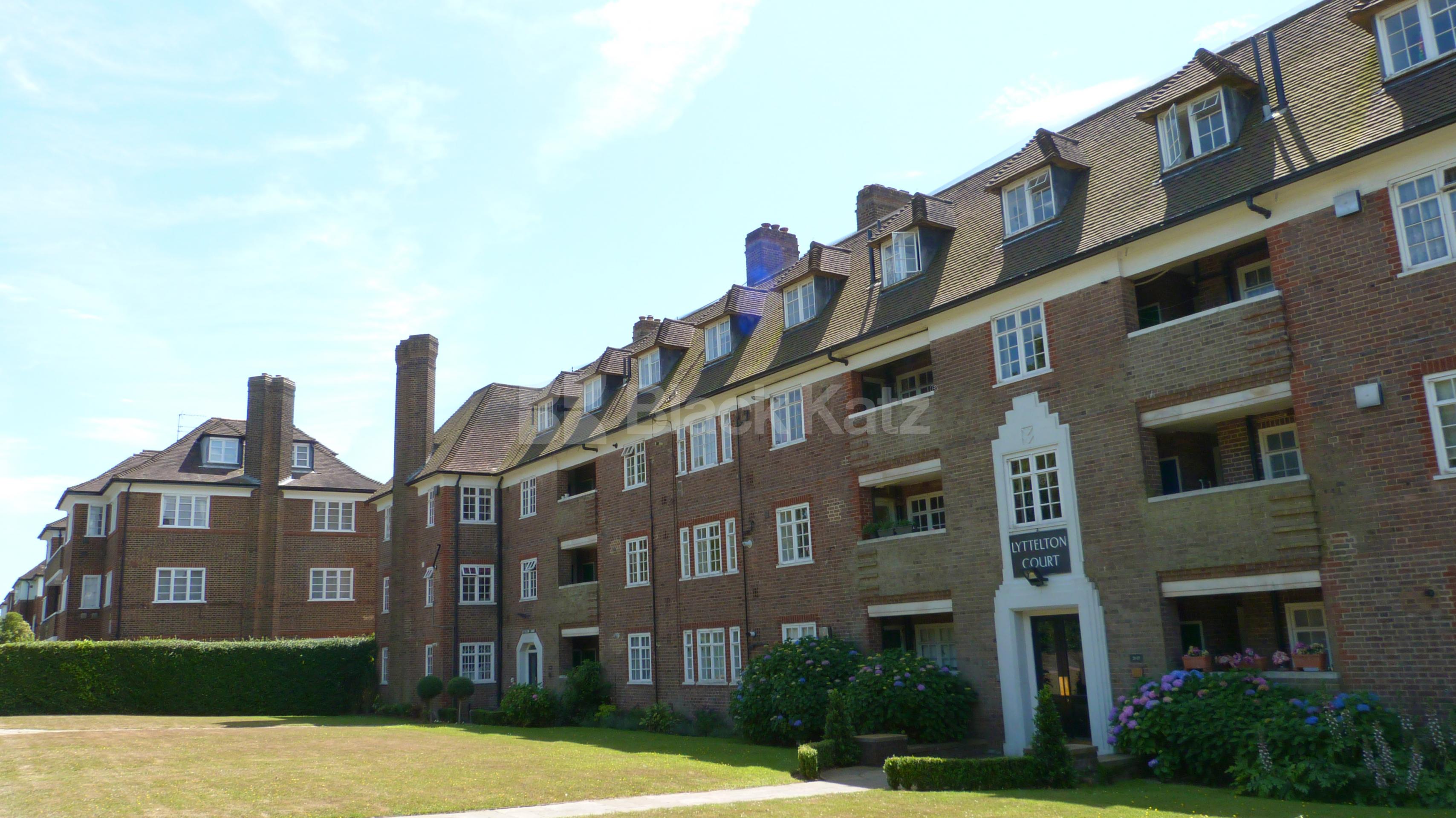 			Beautiful Property !, 3 Bedroom, 1 bath, 1 reception Flat			 Lyttelton Court, East Finchley N2