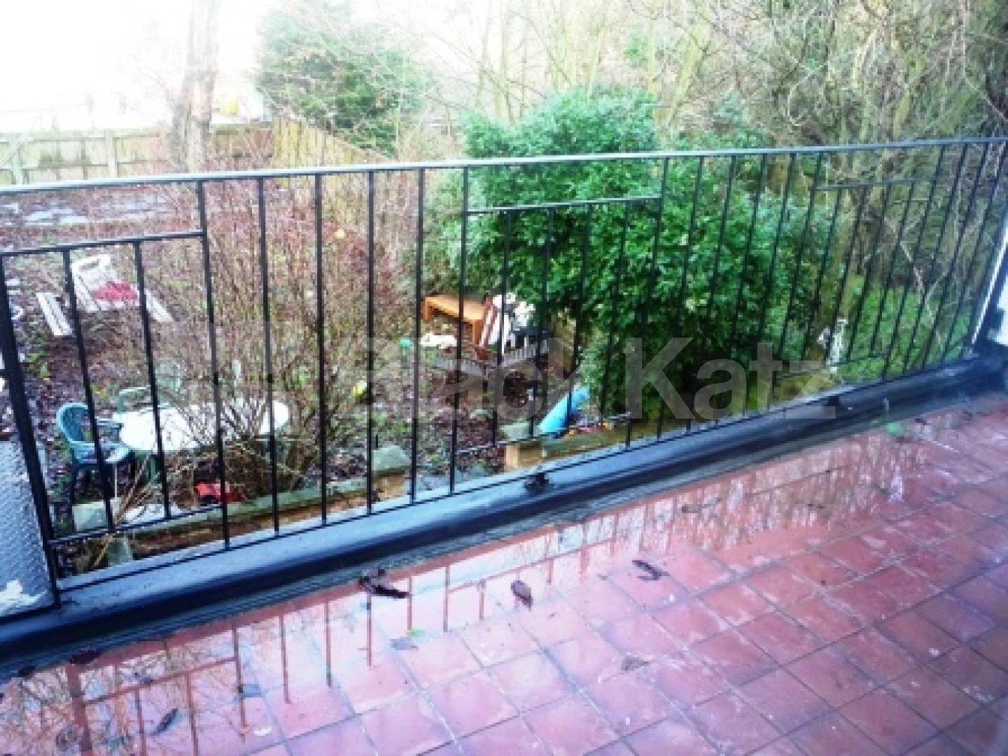 			NEW INSTRUCTION!, 3 Bedroom, 1 bath, 1 reception Flat			 Kings Avenue, MUSWELL HILL