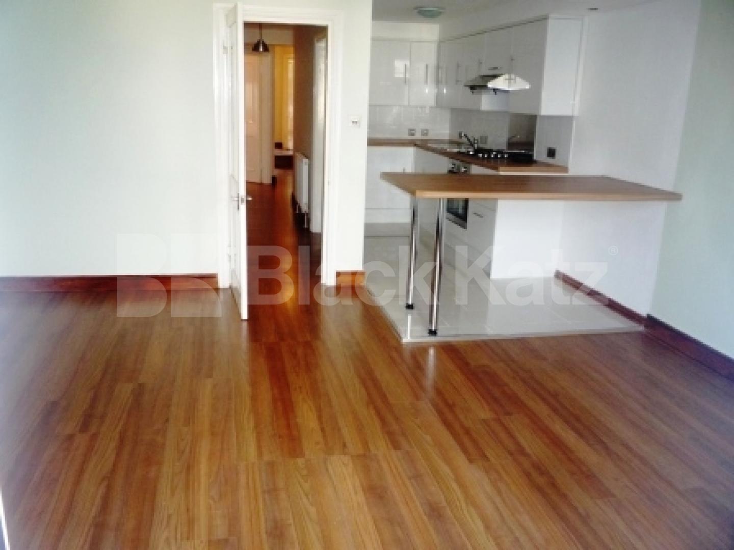 			NEW INSTRUCTION!, 3 Bedroom, 1 bath, 1 reception Flat			 Kings Avenue, MUSWELL HILL