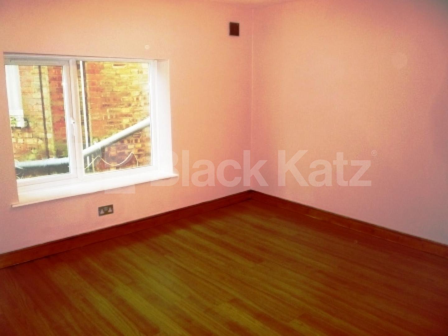 			NEW INSTRUCTION!, 3 Bedroom, 1 bath, 1 reception Flat			 Kings Avenue, MUSWELL HILL