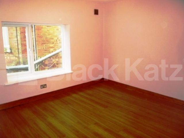 			NEW INSTRUCTION!, 3 Bedroom, 1 bath, 1 reception Flat			 Kings Avenue, MUSWELL HILL