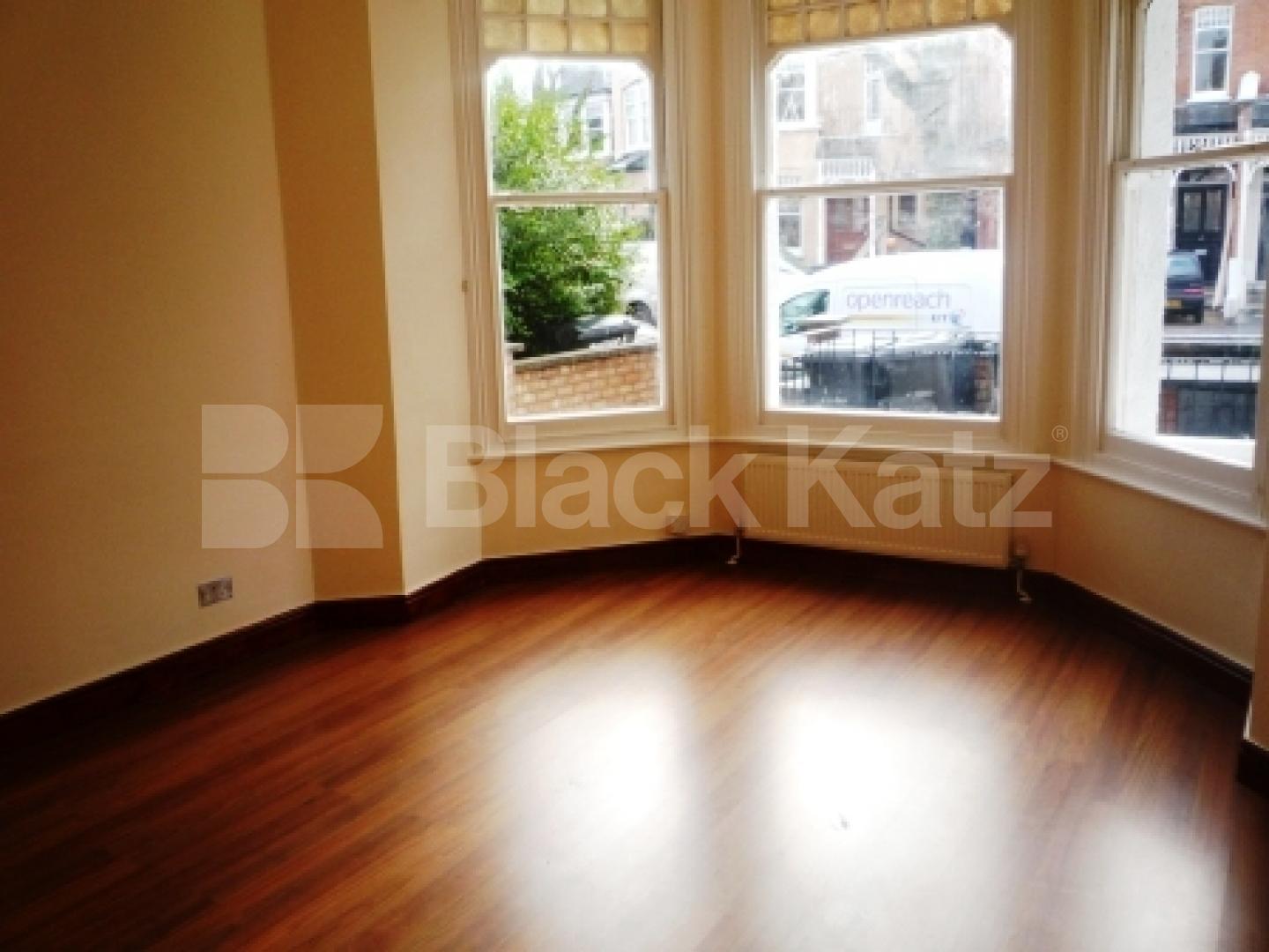 			NEW INSTRUCTION!, 3 Bedroom, 1 bath, 1 reception Flat			 Kings Avenue, MUSWELL HILL