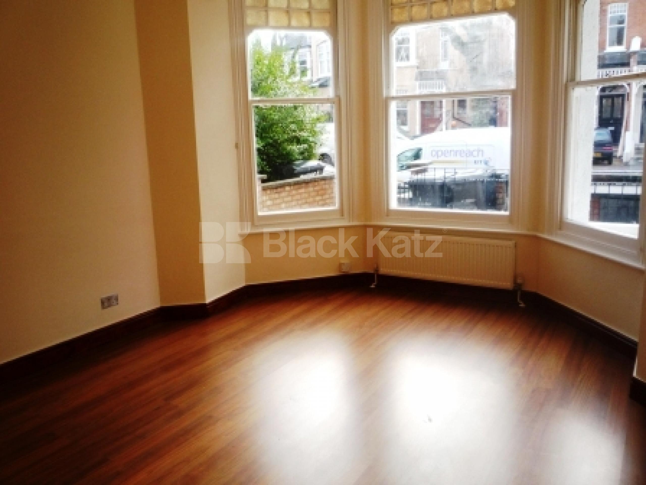 			NEW INSTRUCTION!, 3 Bedroom, 1 bath, 1 reception Flat			 Kings Avenue, MUSWELL HILL N10