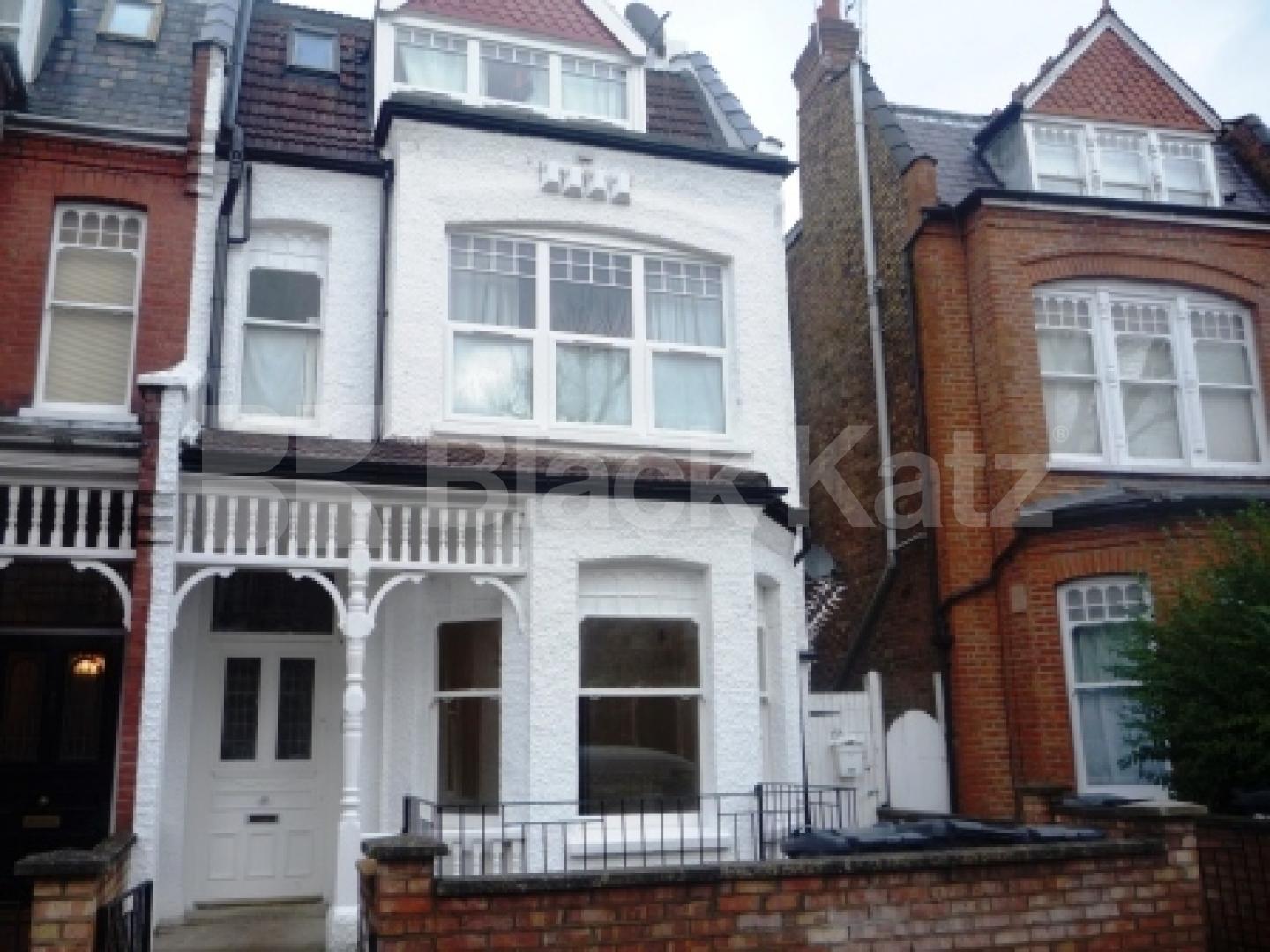 			NEW INSTRUCTION!, 3 Bedroom, 1 bath, 1 reception Flat			 Kings Avenue, MUSWELL HILL