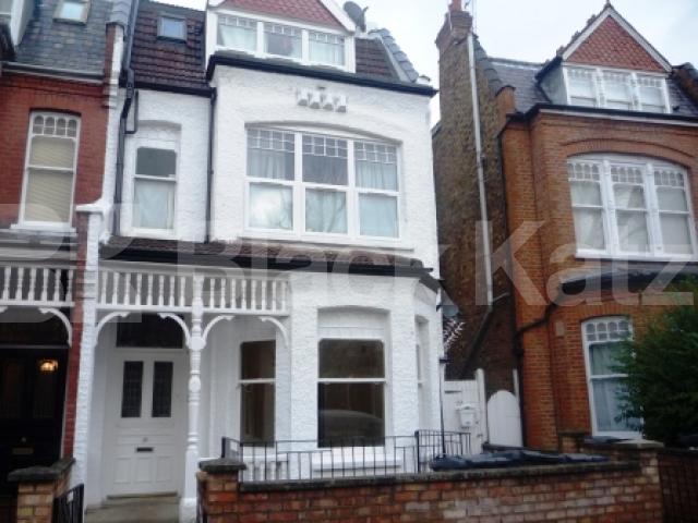 			NEW INSTRUCTION!, 3 Bedroom, 1 bath, 1 reception Flat			 Kings Avenue, MUSWELL HILL