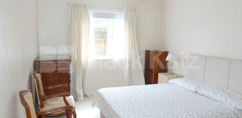 			HOT WATER AND HEATING INCLUDED, 1 Bedroom, 1 bath, 1 reception Flat			 Rockley Road, Shepherds Bush