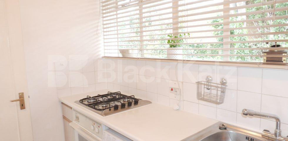			HOT WATER AND HEATING INCLUDED, 1 Bedroom, 1 bath, 1 reception Flat			 Rockley Road, Shepherds Bush