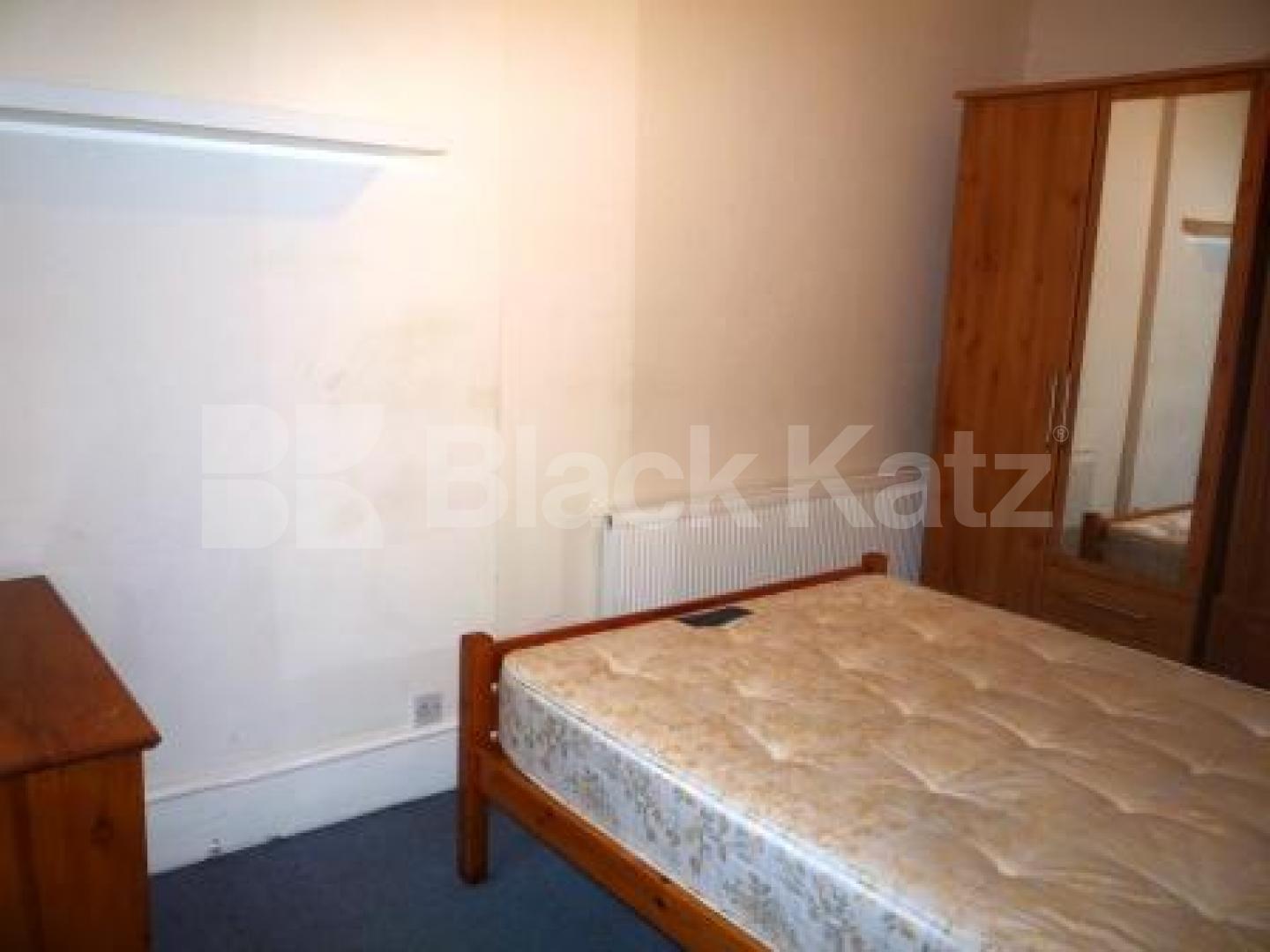 			Lovely split level flat in Victorian Conversion, 1 Bedroom, 1 bath, 1 reception Flat			 Glebe Road, Crouch End