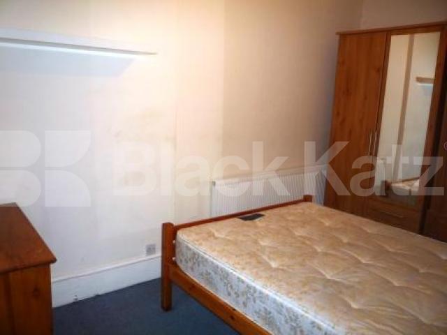 			Lovely split level flat in Victorian Conversion, 1 Bedroom, 1 bath, 1 reception Flat			 Glebe Road, Crouch End