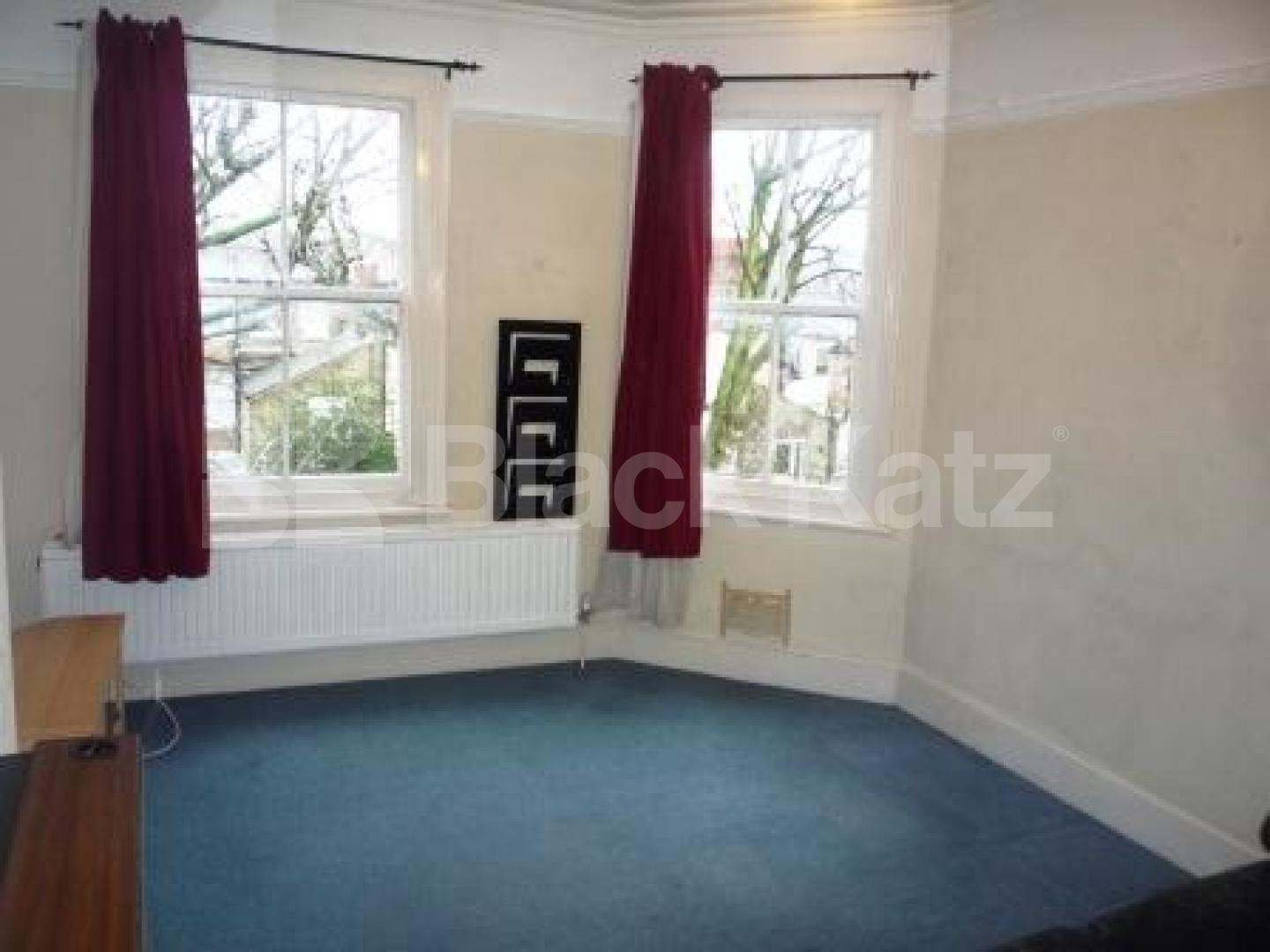 			Lovely split level flat in Victorian Conversion, 1 Bedroom, 1 bath, 1 reception Flat			 Glebe Road, Crouch End