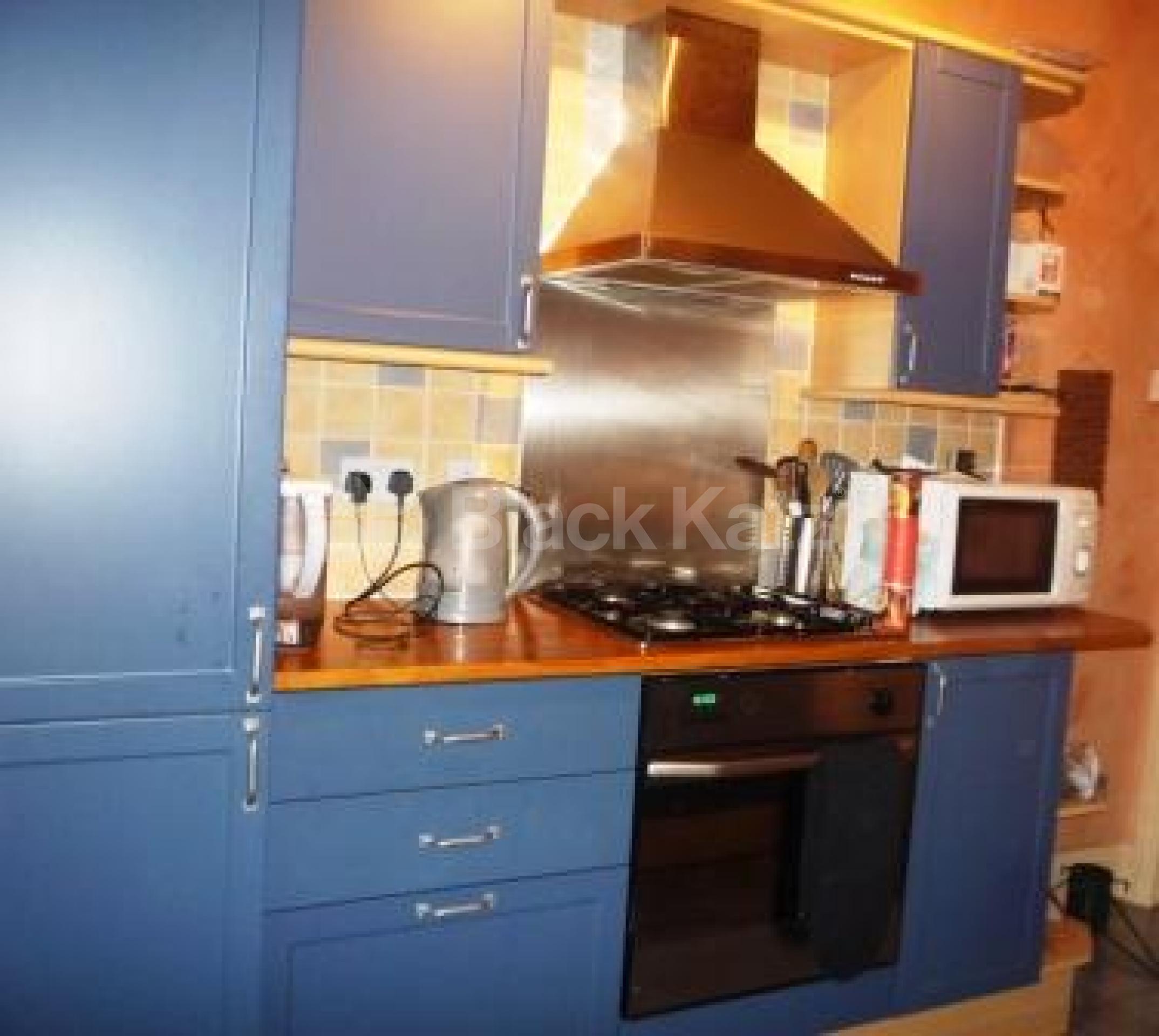 			2 Bedroom, 1 bath, 1 reception Flat			 Ferme Park Road, Crouch End N8