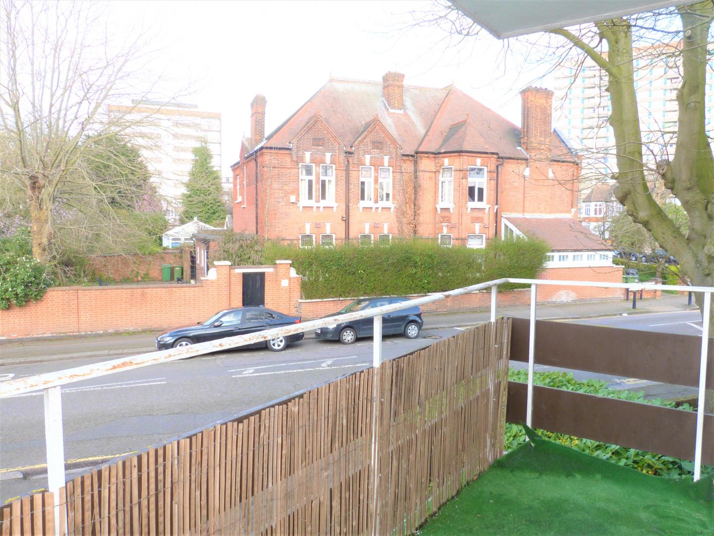 			NEW INSTRUCTION-BRAND NEWLY REFURBISHED , 2 Bedroom, 1 bath, 1 reception Flat			 Mapesbury Road, KILBURN / WILLESDEN GREEN