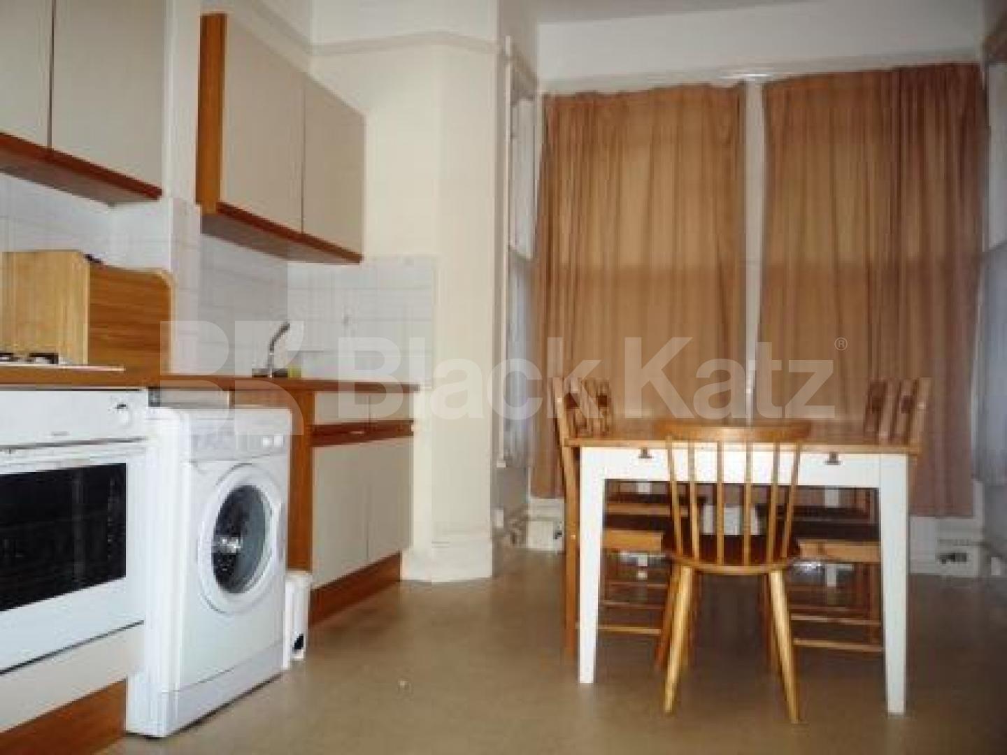 			Lovely split level flat in Victorian Conversion, 1 Bedroom, 1 bath, 1 reception Flat			 Glebe Road, Crouch End