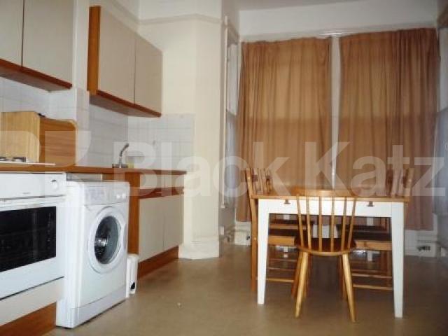 			Lovely split level flat in Victorian Conversion, 1 Bedroom, 1 bath, 1 reception Flat			 Glebe Road, Crouch End