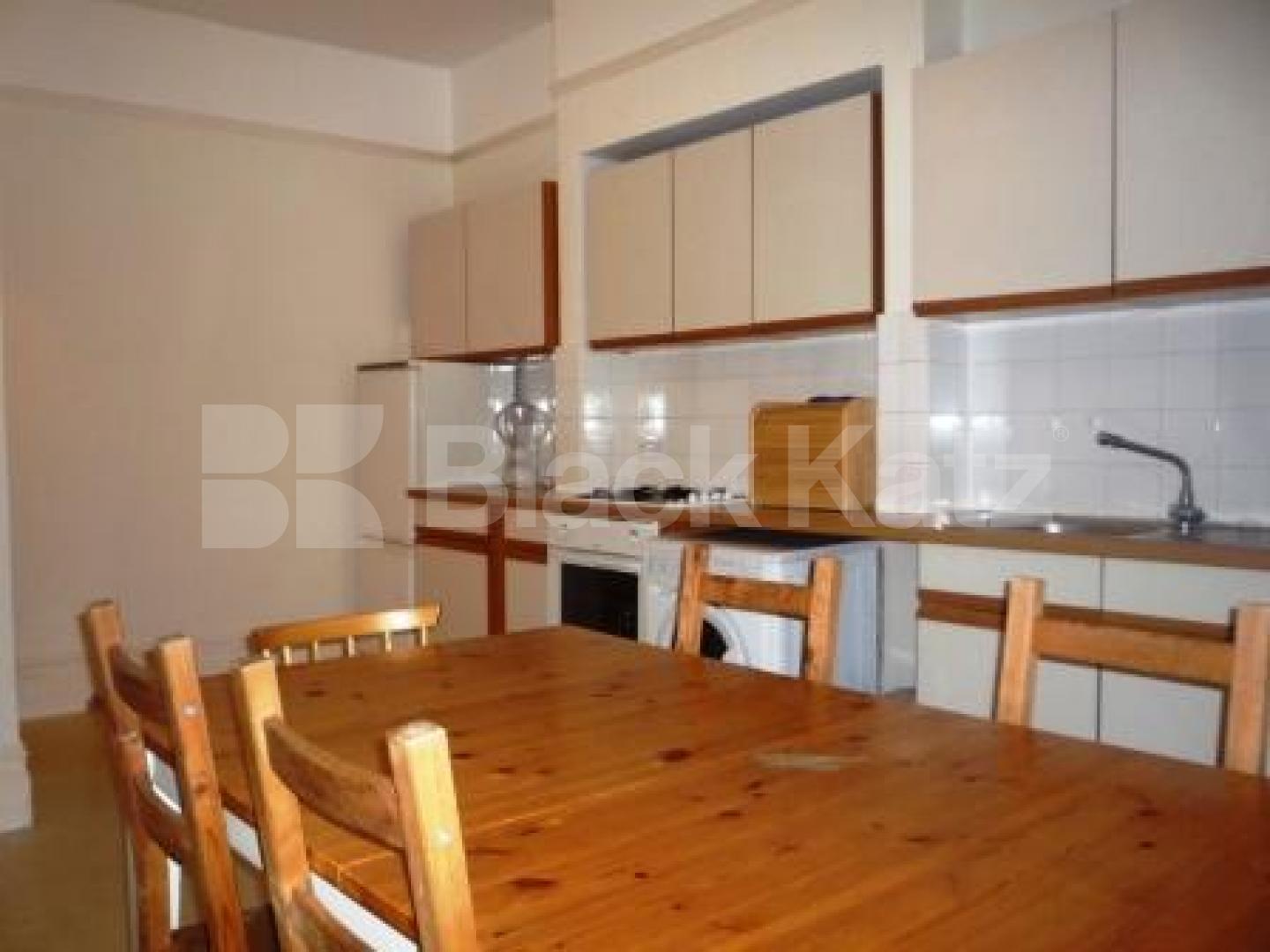 			Lovely split level flat in Victorian Conversion, 1 Bedroom, 1 bath, 1 reception Flat			 Glebe Road, Crouch End